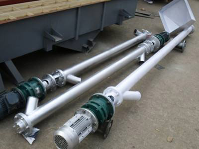 Level screw conveyor